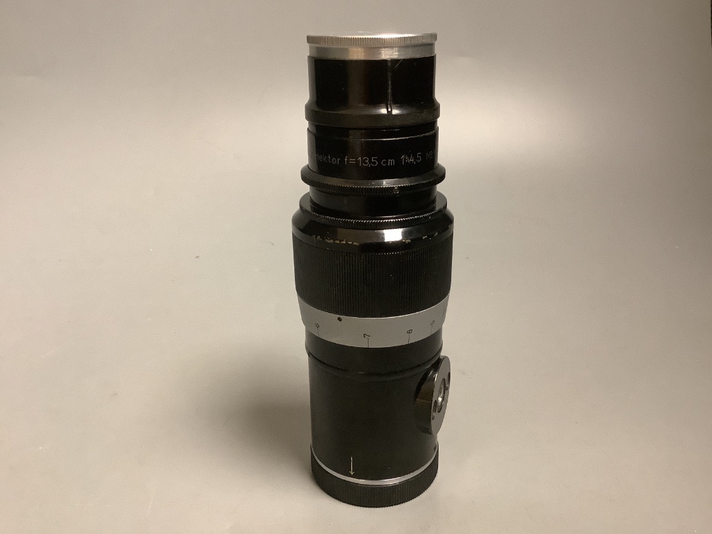 A Ernst Leitz Wetzlar Hektor lens f=13.5cm 1:4.5 no.172214, and a Pax telephoto viewer